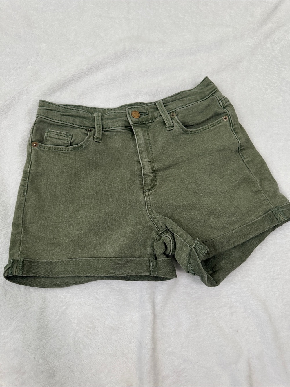 🍁 Universal Thread High Rise Midi Jean Shorts